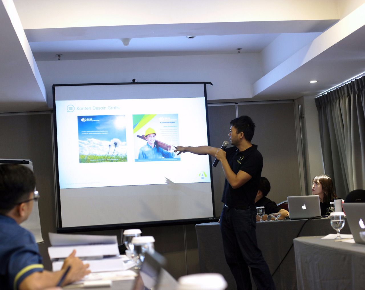 Divisi Kreatif yang dipimpin oleh Agung Wijayanto menjelaskan proses kerja, ide kreatif berupa grafis, foto, dan video, serta respon masyarakat terhadapnya. Divisi Kreatif yang dipimpin oleh Agung Wijayanto menjelaskan proses kerja, ide kreatif berupa grafis, foto, dan video, serta respon masyarakat terhadapnya.