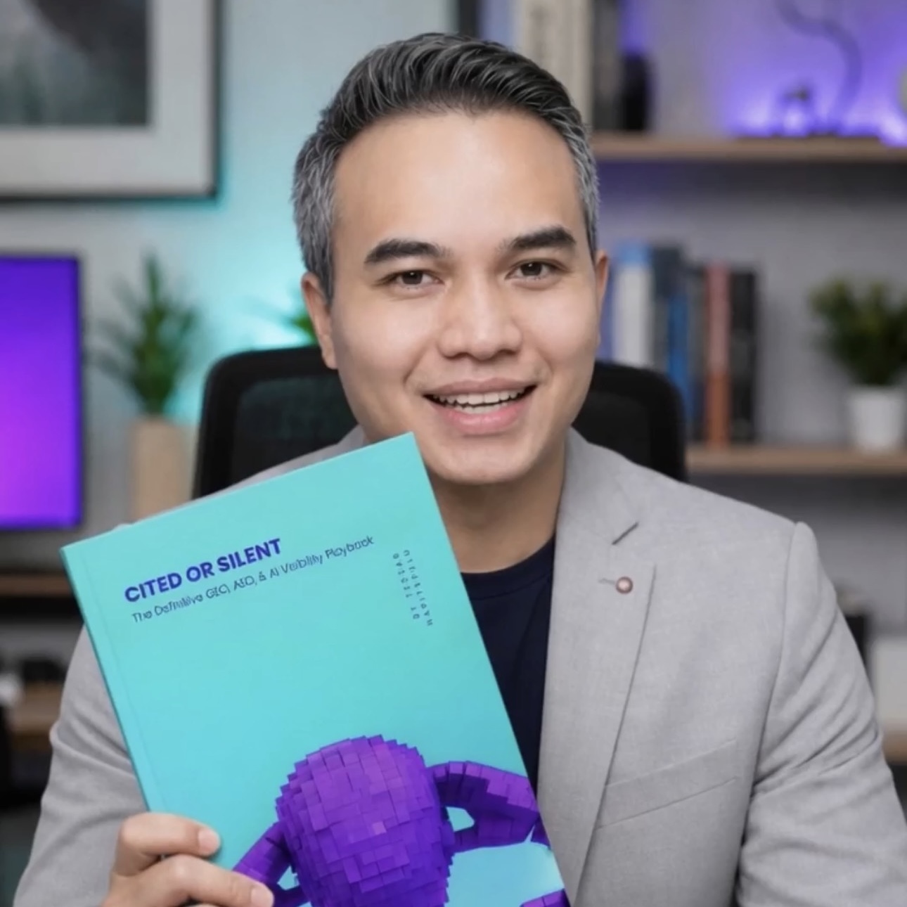 Tessar Napitupulu Tessar Napitupulu, founder Arfadia, penulis dan pembicara, bersama buku Cited or Silent
